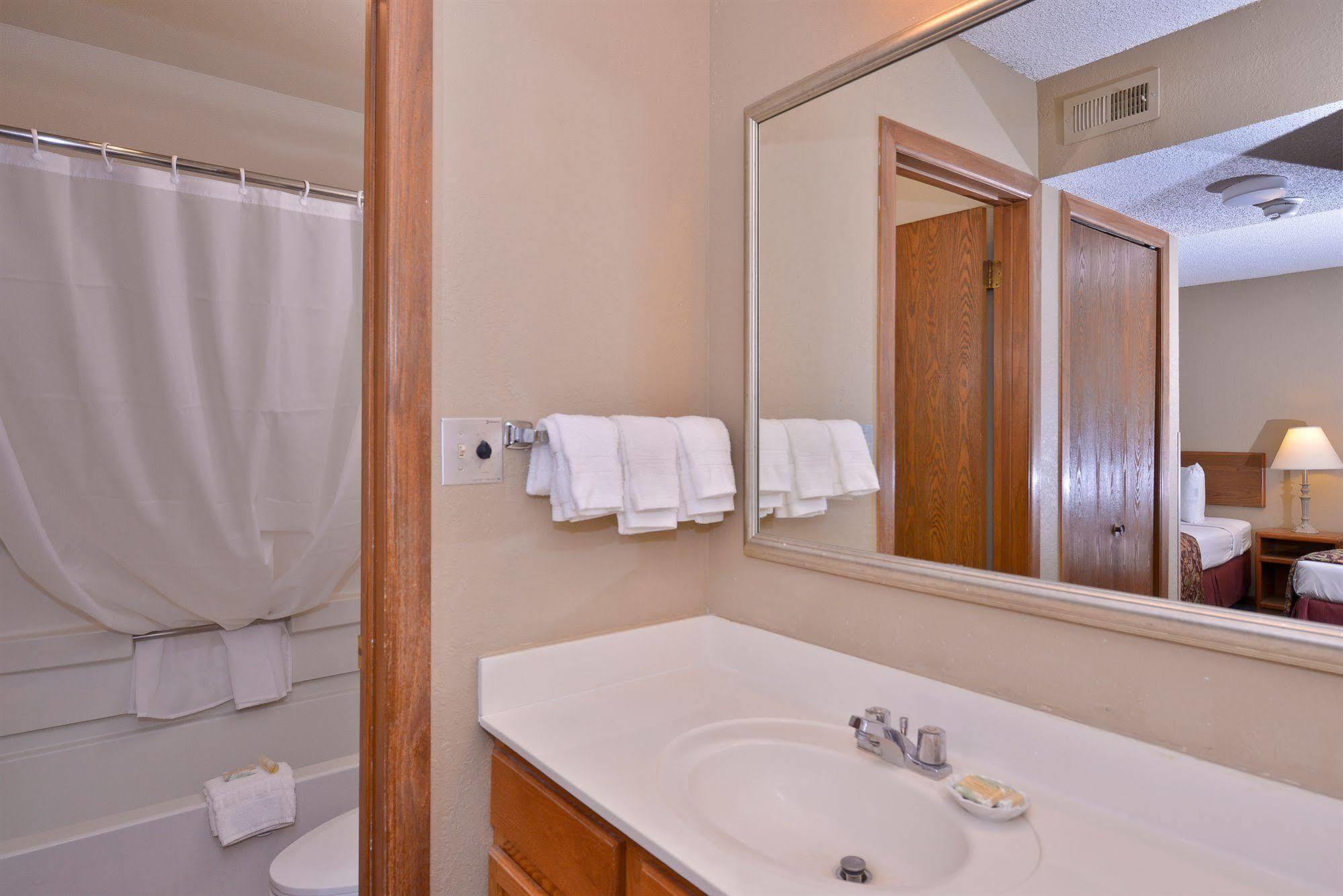 Mainstay Suites Springfield South - Battlefield Rd Екстер'єр фото
