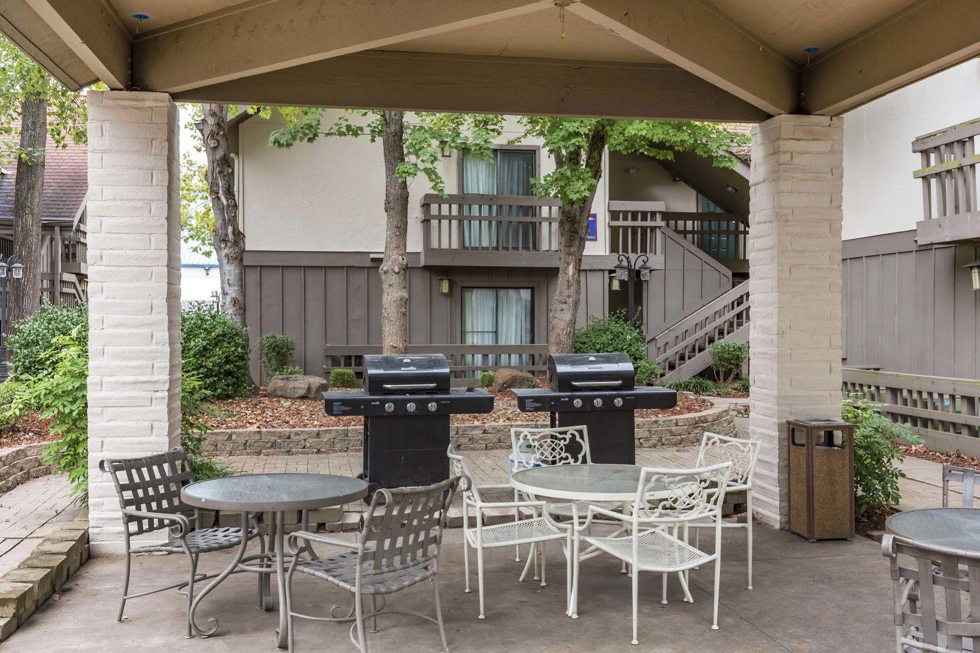 Mainstay Suites Springfield South - Battlefield Rd Екстер'єр фото